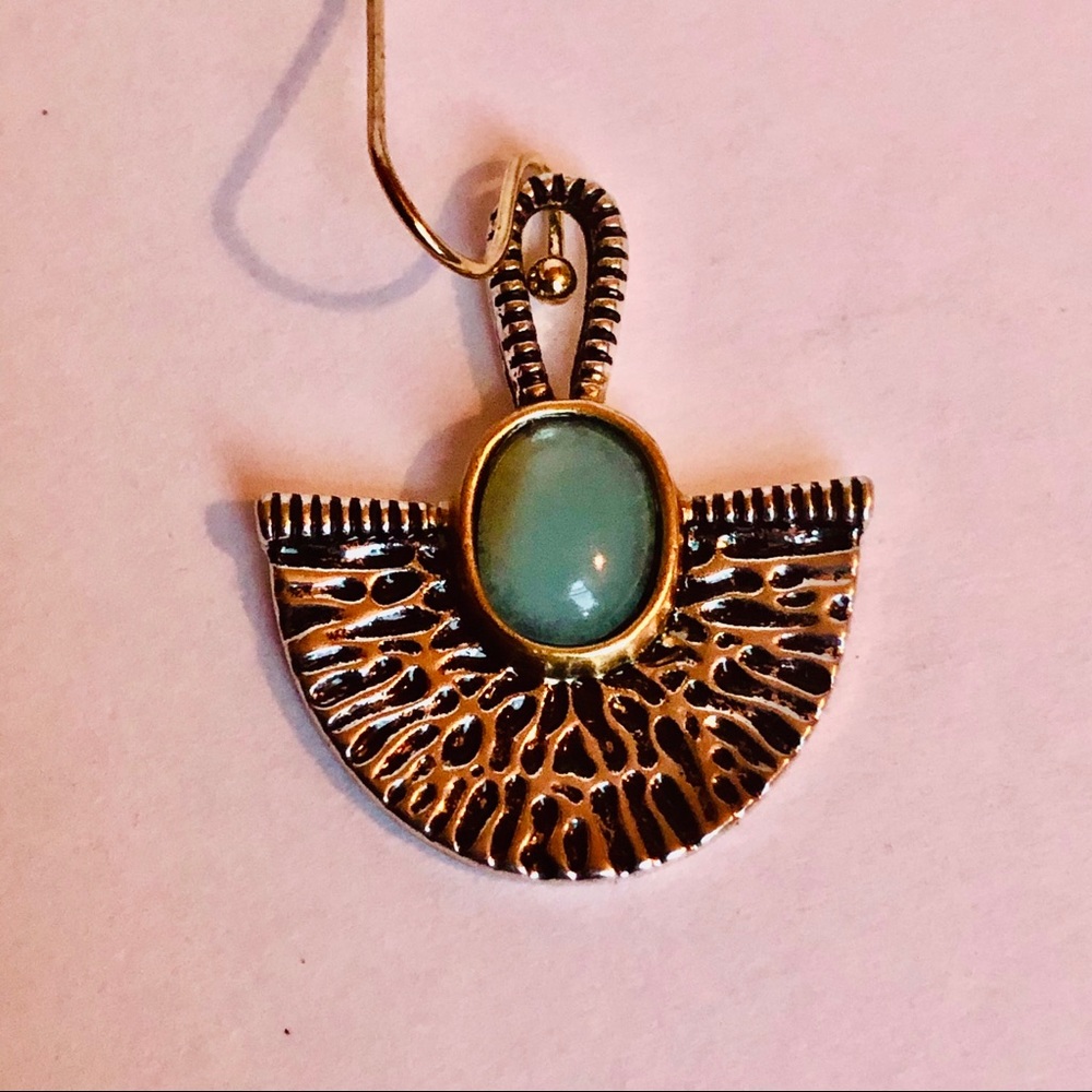Unique modernistic oriental fan shaped earrings. - Picture 2 of 4